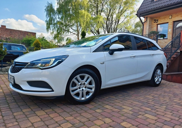 Opel Astra cena 35900 przebieg: 197000, rok produkcji 2017 z Zawiercie małe 667
